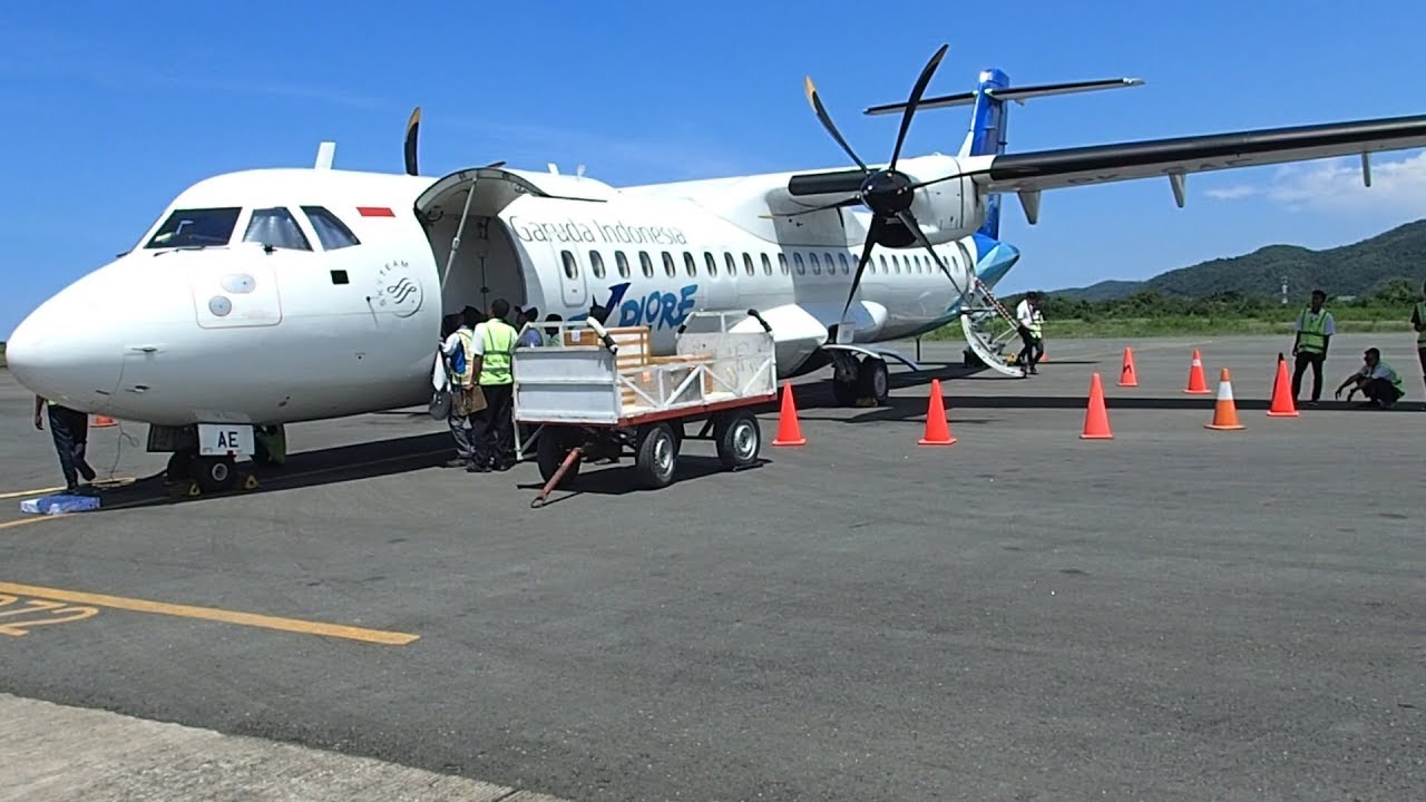 Garuda Indonesia Labuan Bajo Komodo Airport to Bali ATR72-600