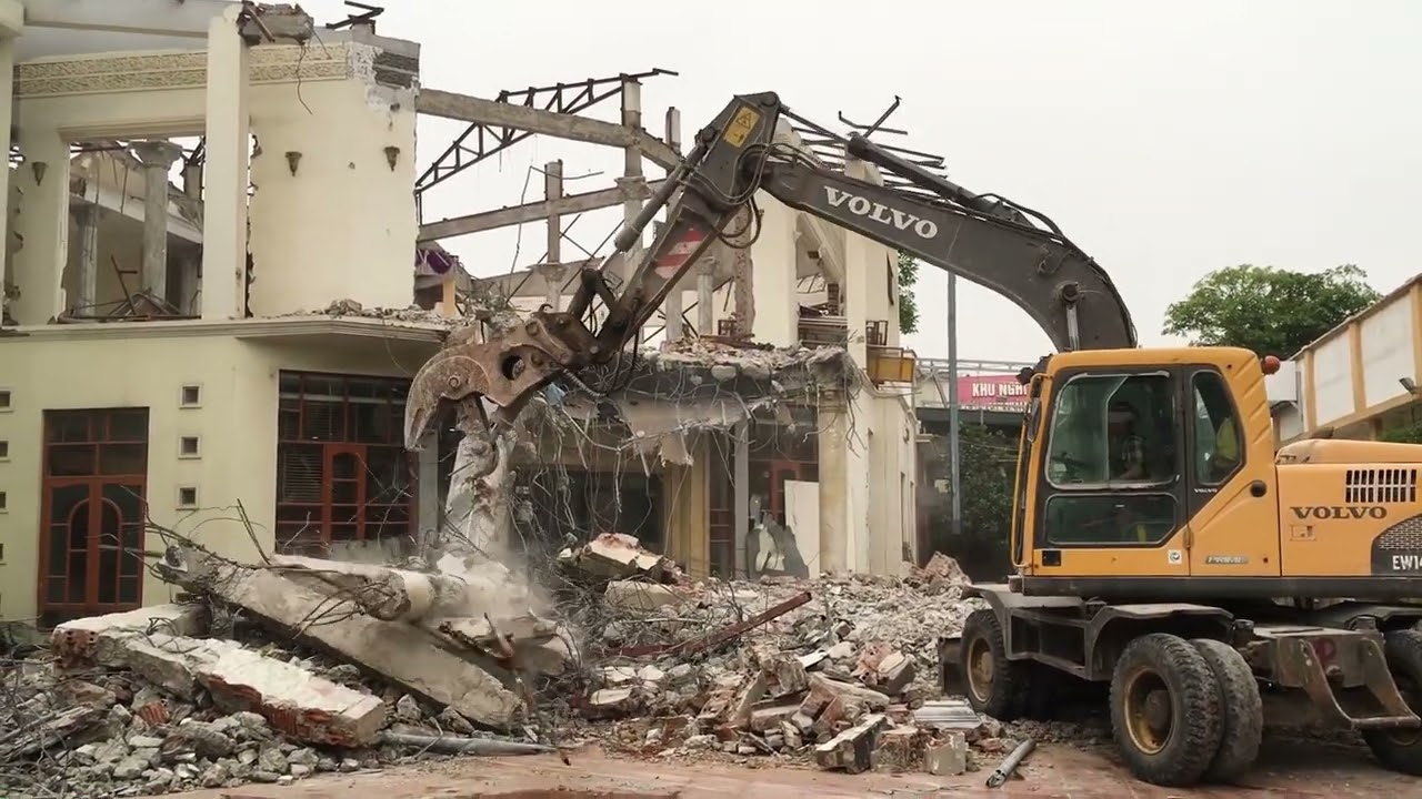 Mixed excavator, road roller, bulldozer, dump truck operation
