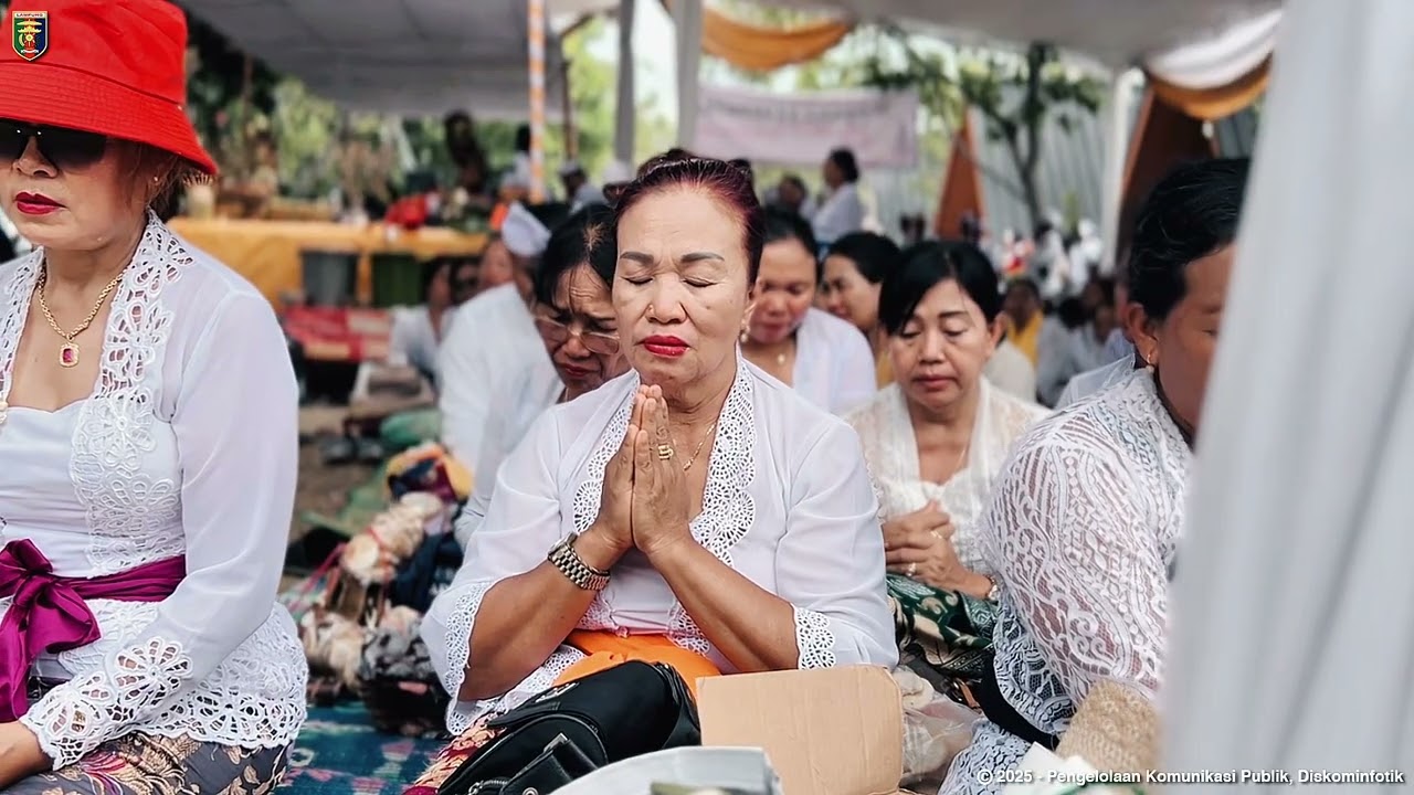 Wagub Jihan Nurlela Ikuti Upacara Melasti Rangkaian Menyambut Hari Suci Nyepi Tahun Baru Saka 1947