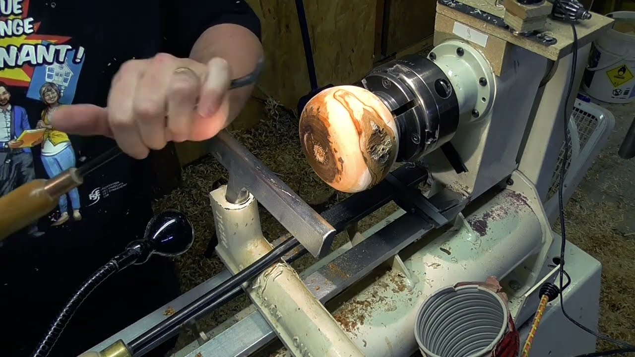 Bout de grain - Évider un vase rond