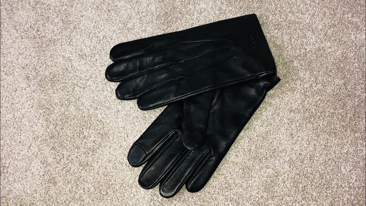 COACH Leather Gloves in Black