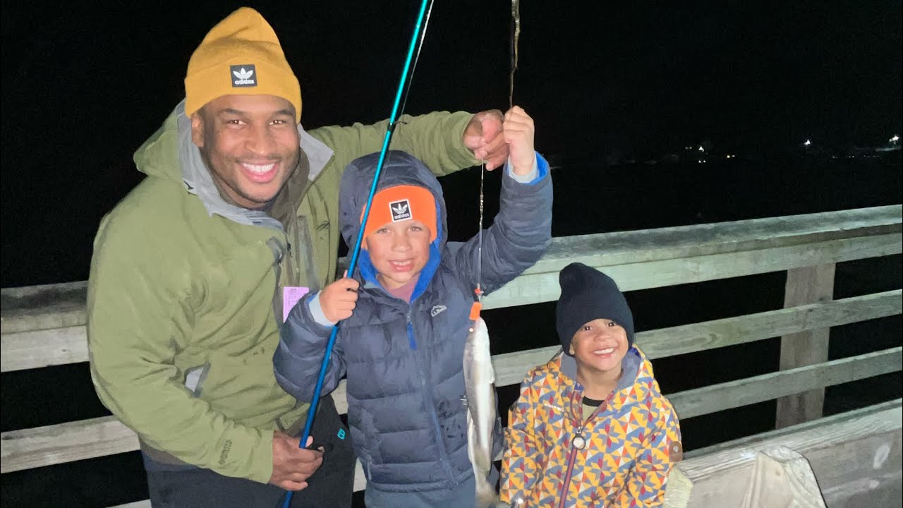 Ночная рыбалка с пирса — день 1 из 5, Изумрудный остров, Северная Каролина. Приключение (ПОЙМАЙ И...