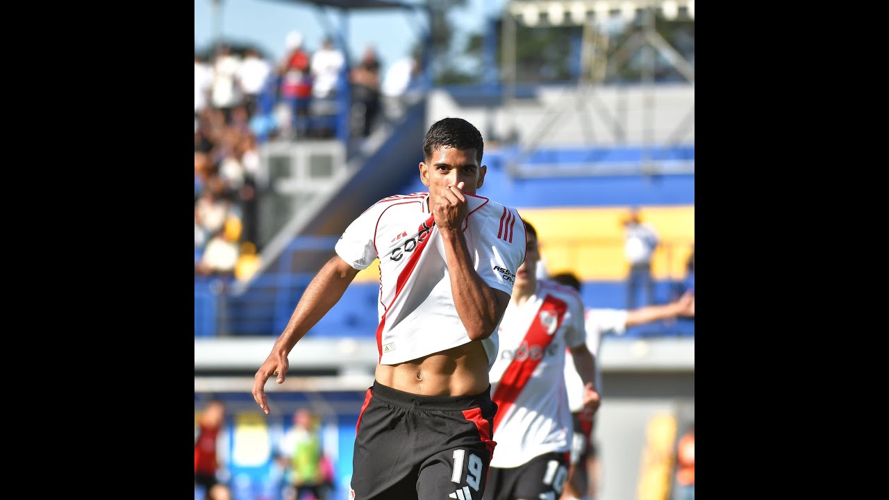 ¿QUIÉN ES TOMÁS NASIF, EL PIBE QUE PIDE PISTA EN LA PRIMERA DE RIVER?