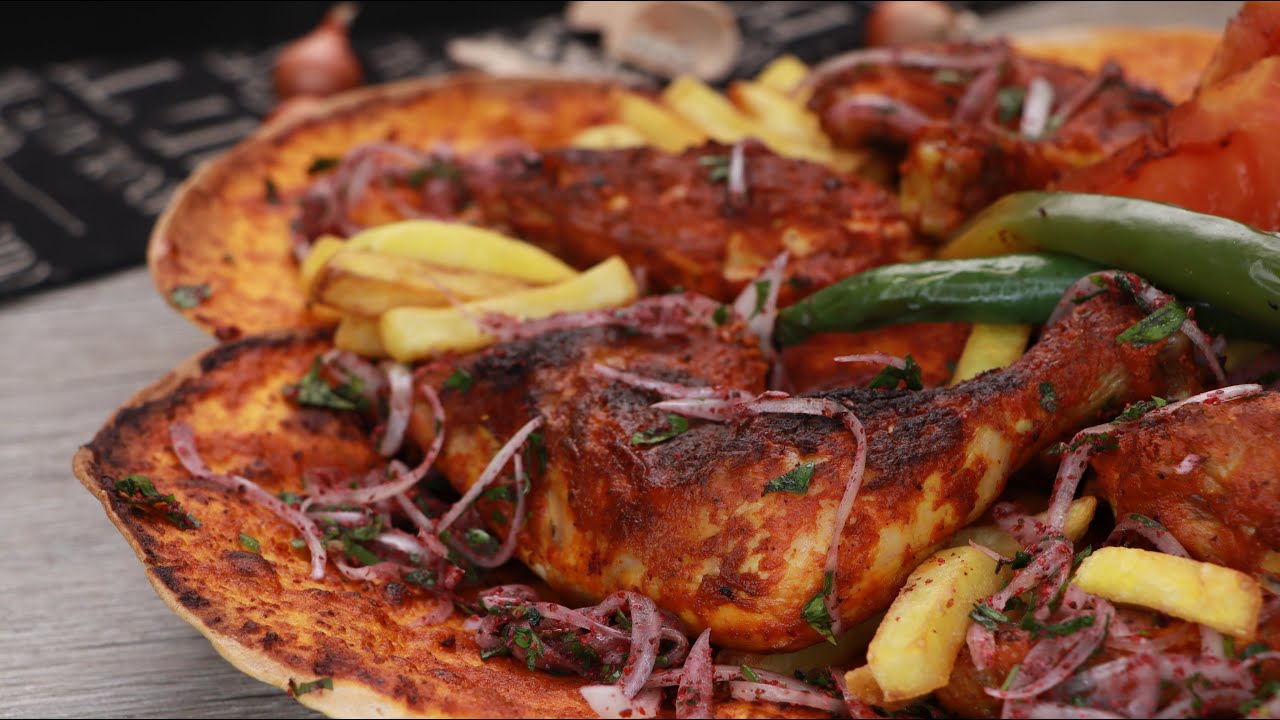 أفخم دجاج بالتتبيلة التركية الحمراء مع الخبزة الشهية الطعم حكاية 😋🤤