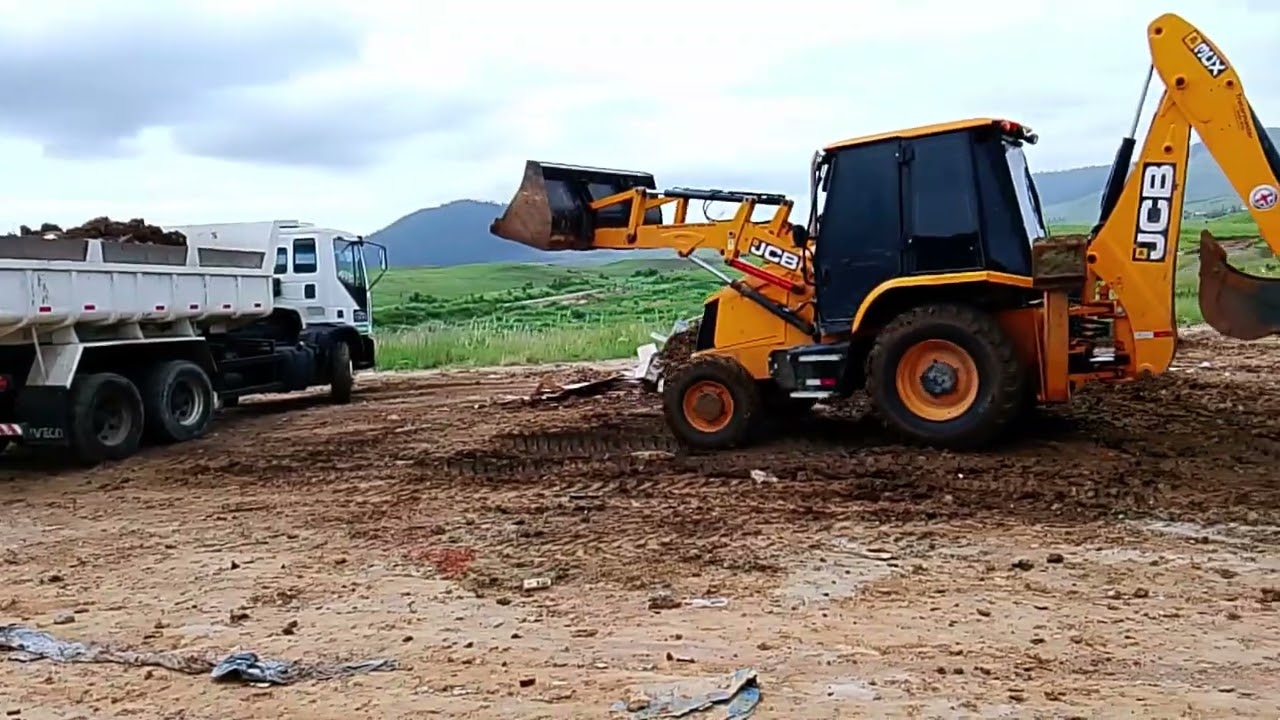 RETROESCAVADEIRA JCB 3CX 🚜 CARREGANDO CAÇAMBA ENTULHO - LIMPEZA DE OBRAS. @Oliveiraopmaq 