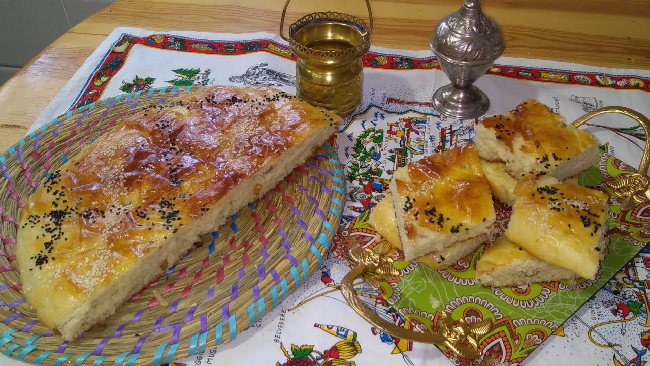 خبز حلو بمازهر لشرب القهوة
