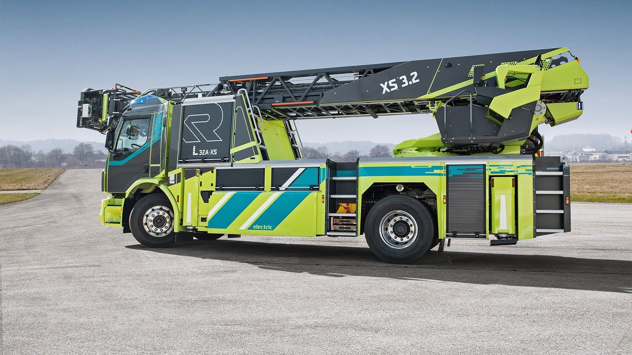Die neue Elektro-Autodrehleiter (L32A-XS electric) bei Schutz & Rettung Zürich – Pressekonferenz