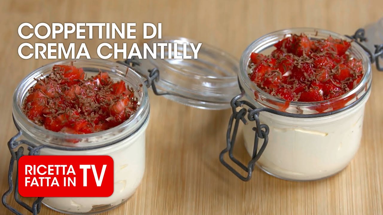 Come realizzare le deliziose COPPETTINE CREMA CHANTILLY CON FRAGOLE di Benedetta Rossi - Ricetta TV