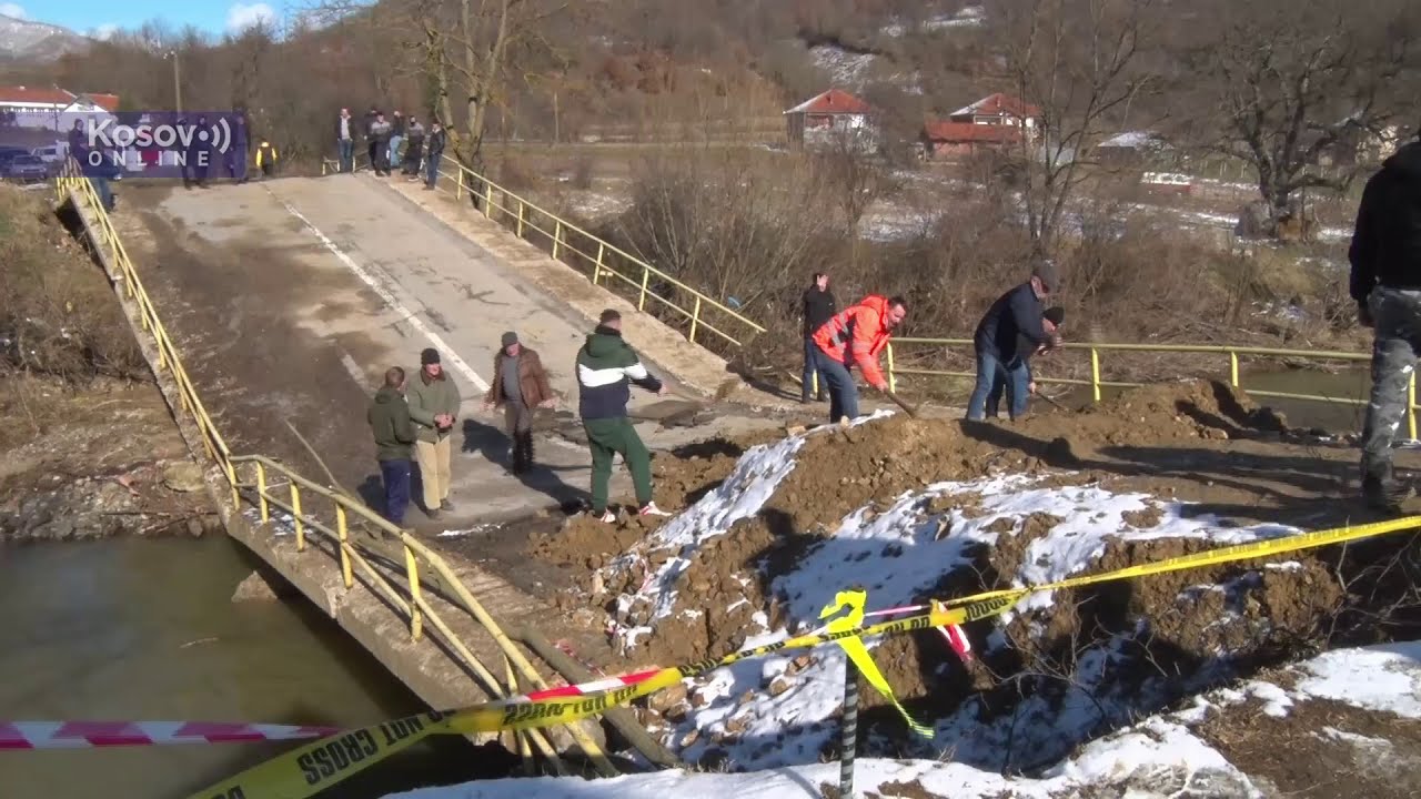 Kosovska Kamenica - Srbi i Albanci saniraju oštećeni most nakon poplava
