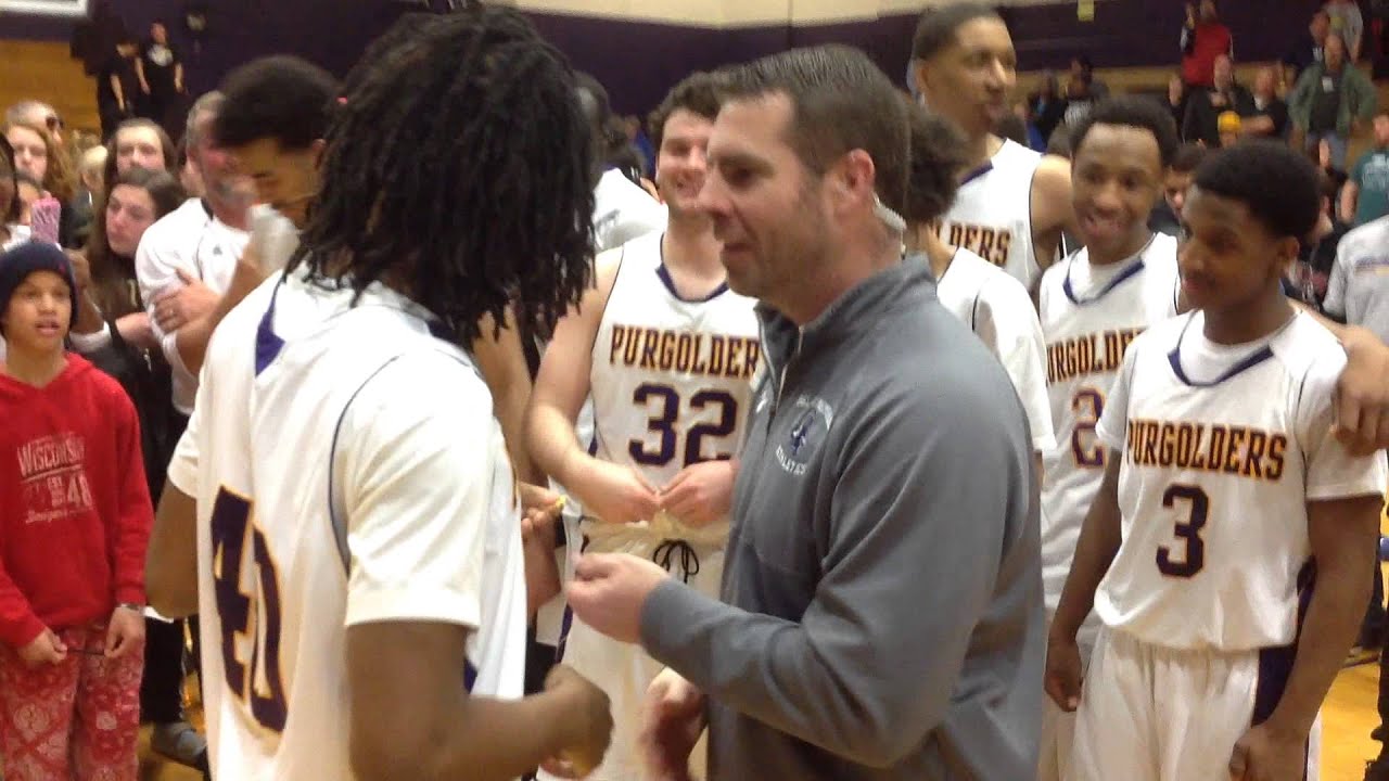 Madison East boys basketball players accept 2015 WIAA sectional champion medals
