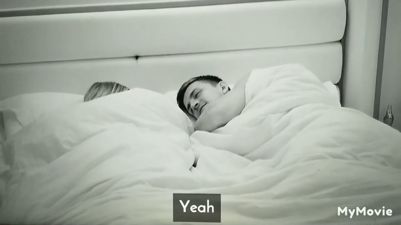 В шоу Love Island Summer 2023 Элла Б и Митчел флиртуют в постели.