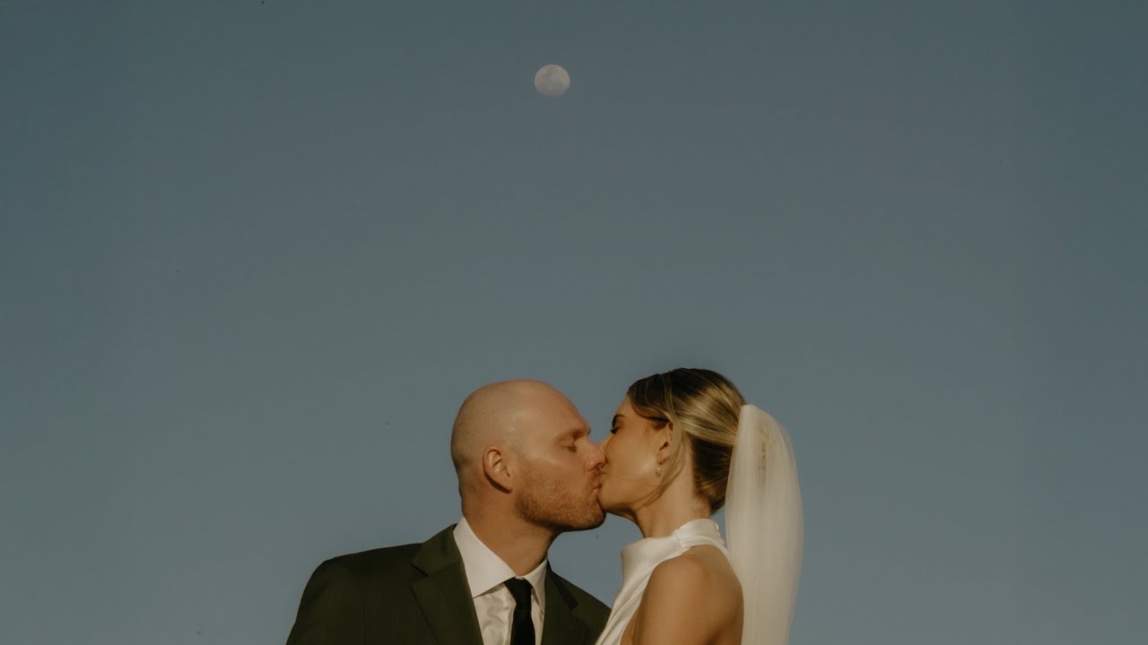 Ellie + Ben &ndash; Beach at Byron Bay