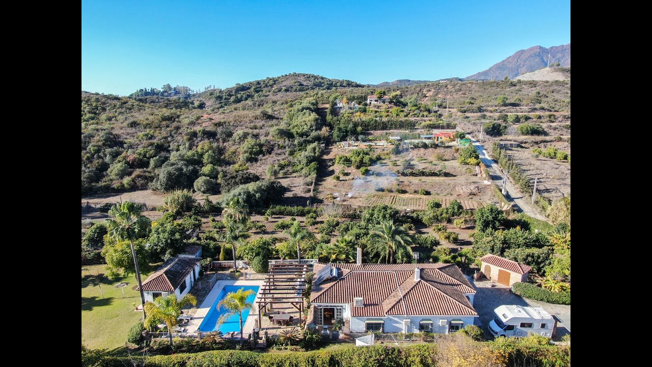 Country house for sale in Estepona