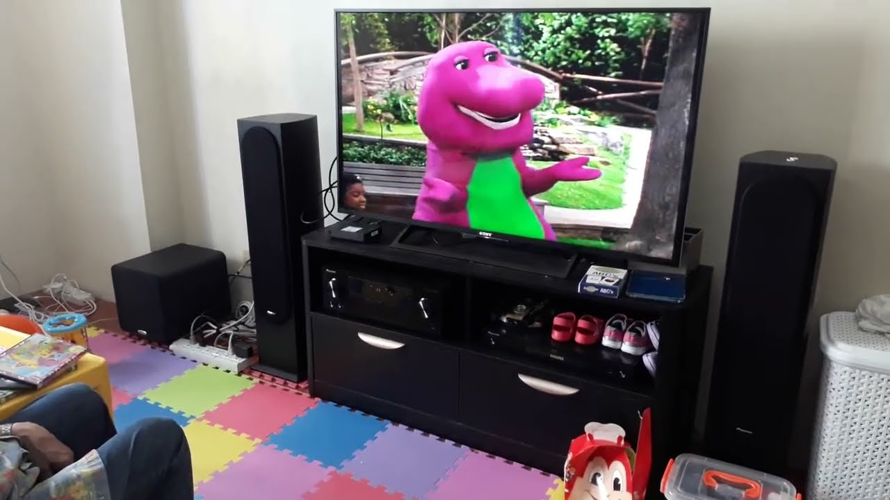 Chloe & Lola Rose enjoy watching Barney (Nov.12,2018)