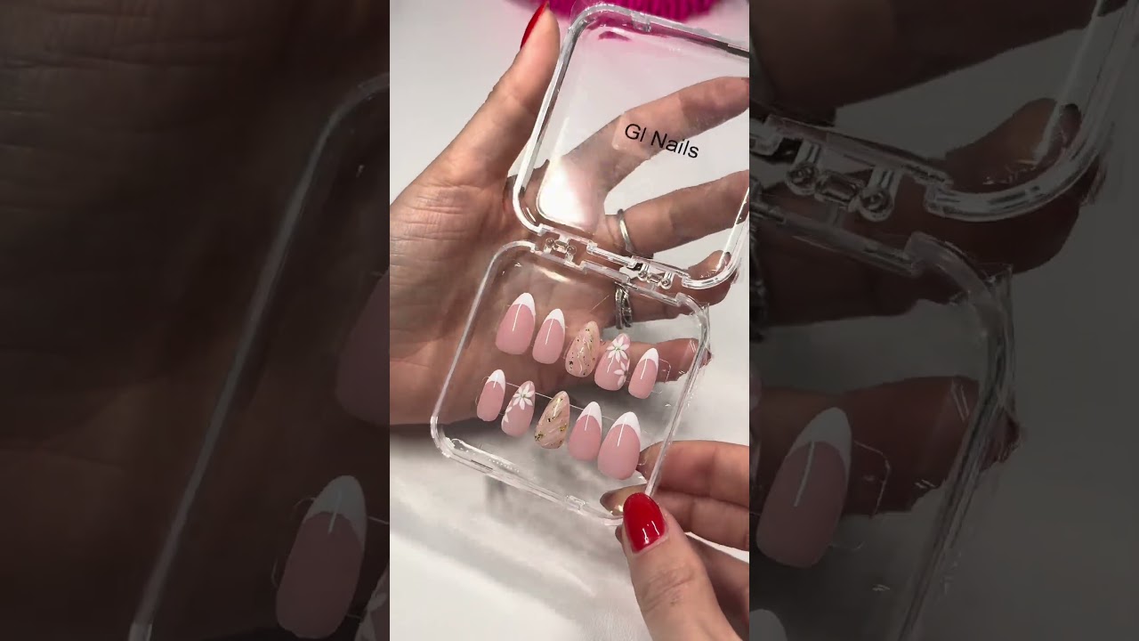 Je t&rsquo;am&egrave;ne avec moi pour la commande de Louise 🥰💅🏼 #pressonnails #nailsart #ongles s