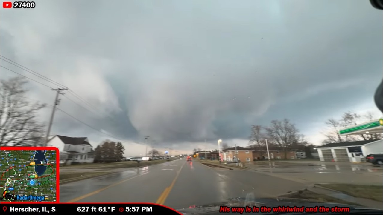 LIVE Storm Chaser - Tracking Supercells For Tornado Potential - Midwest Region