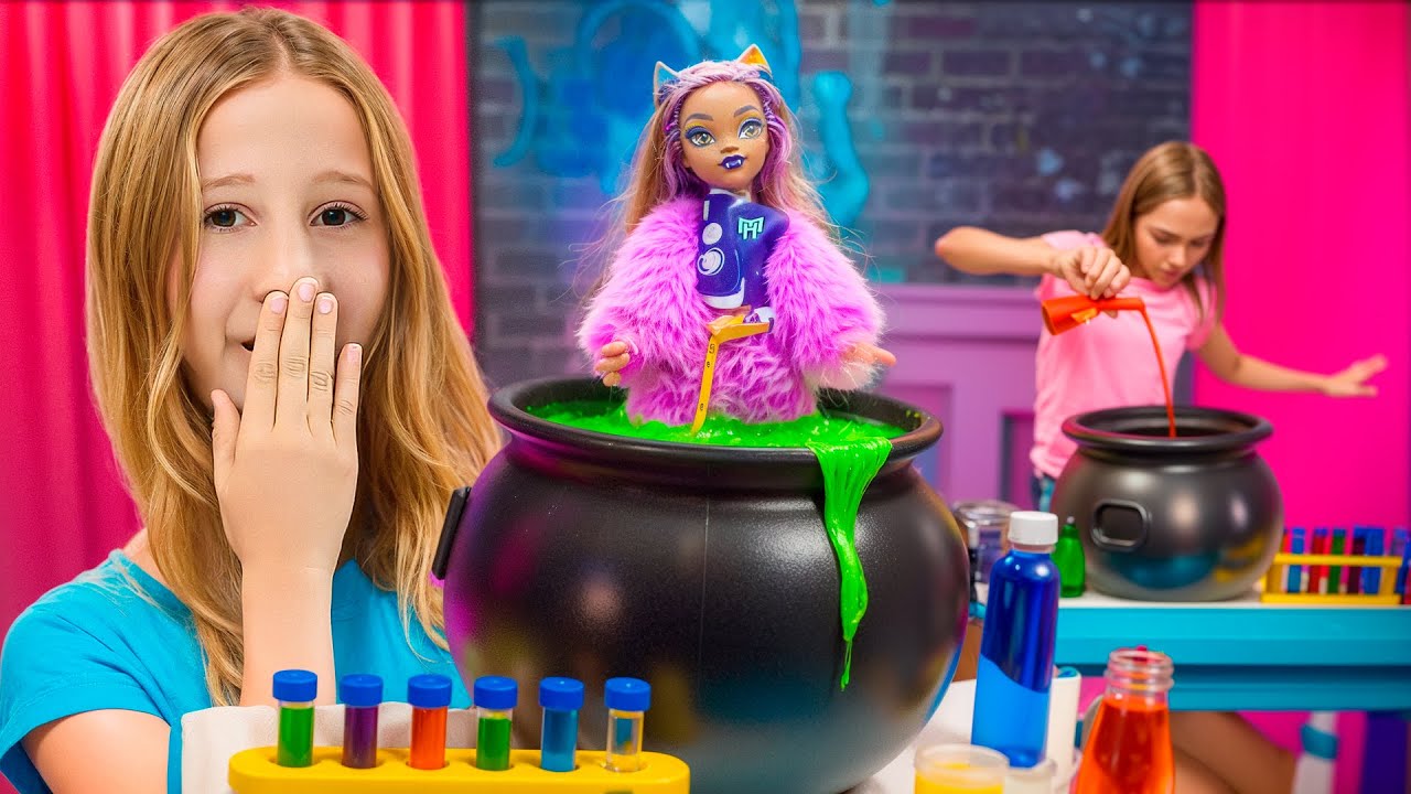 Nastya và các bạn giả vờ chơi ở trường Monster High