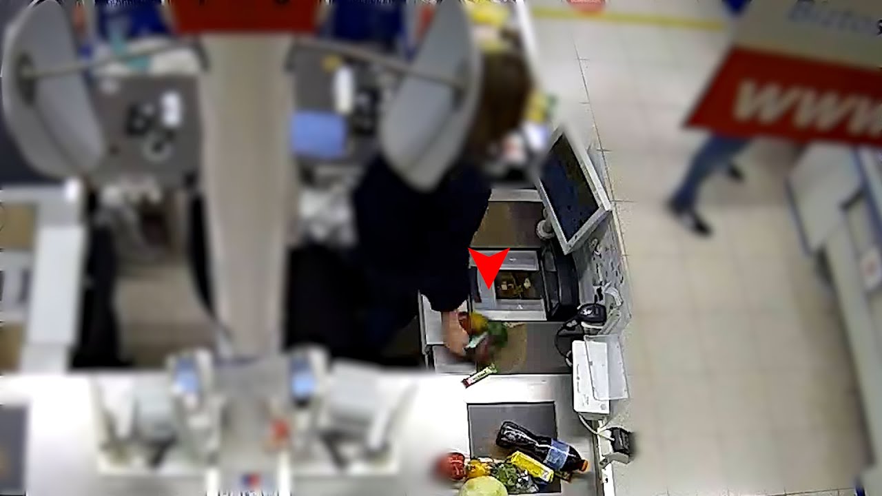 Tr&uuml;kk&ouml;s lop&aacute;s a kassz&aacute;n&aacute;l