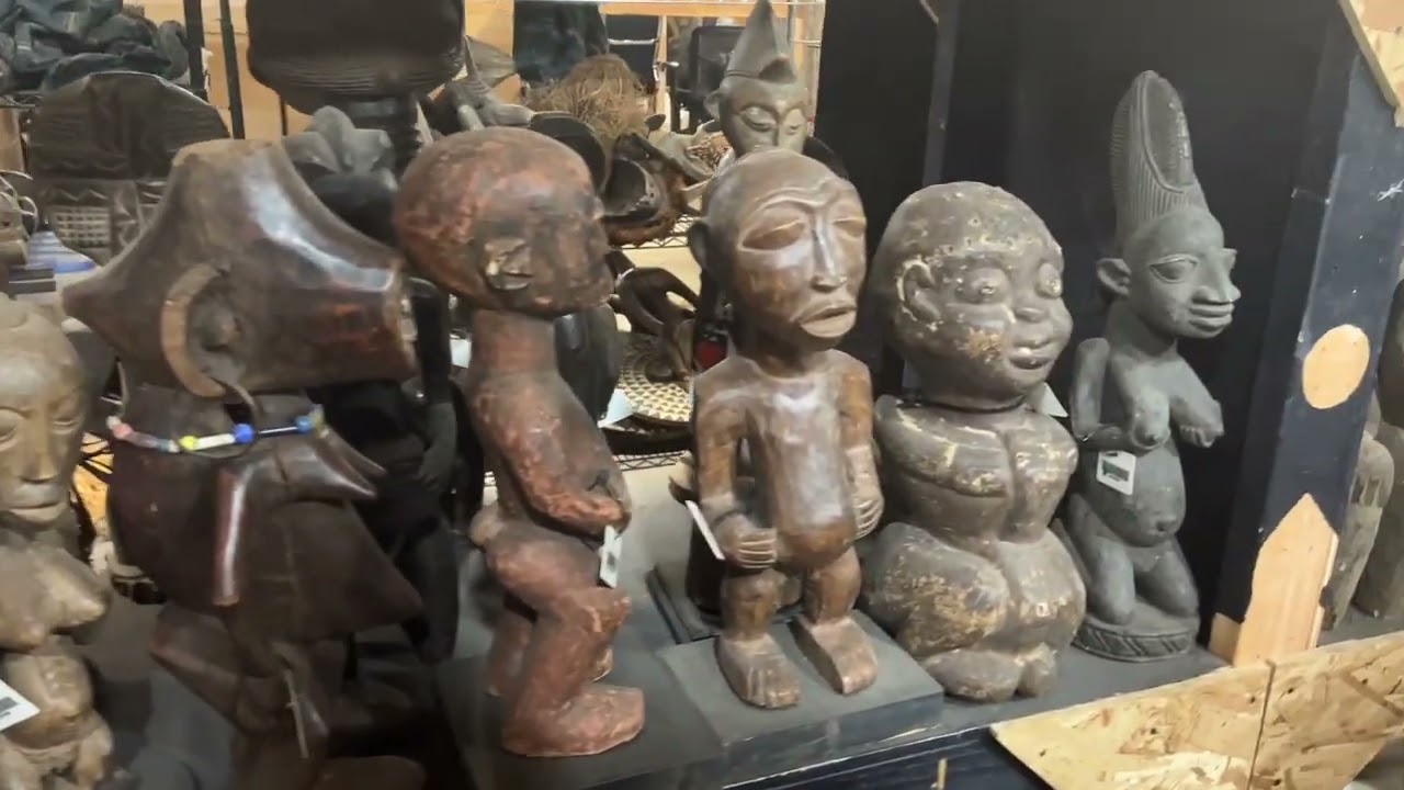 Discover African Art Warehouse Aisles (3)