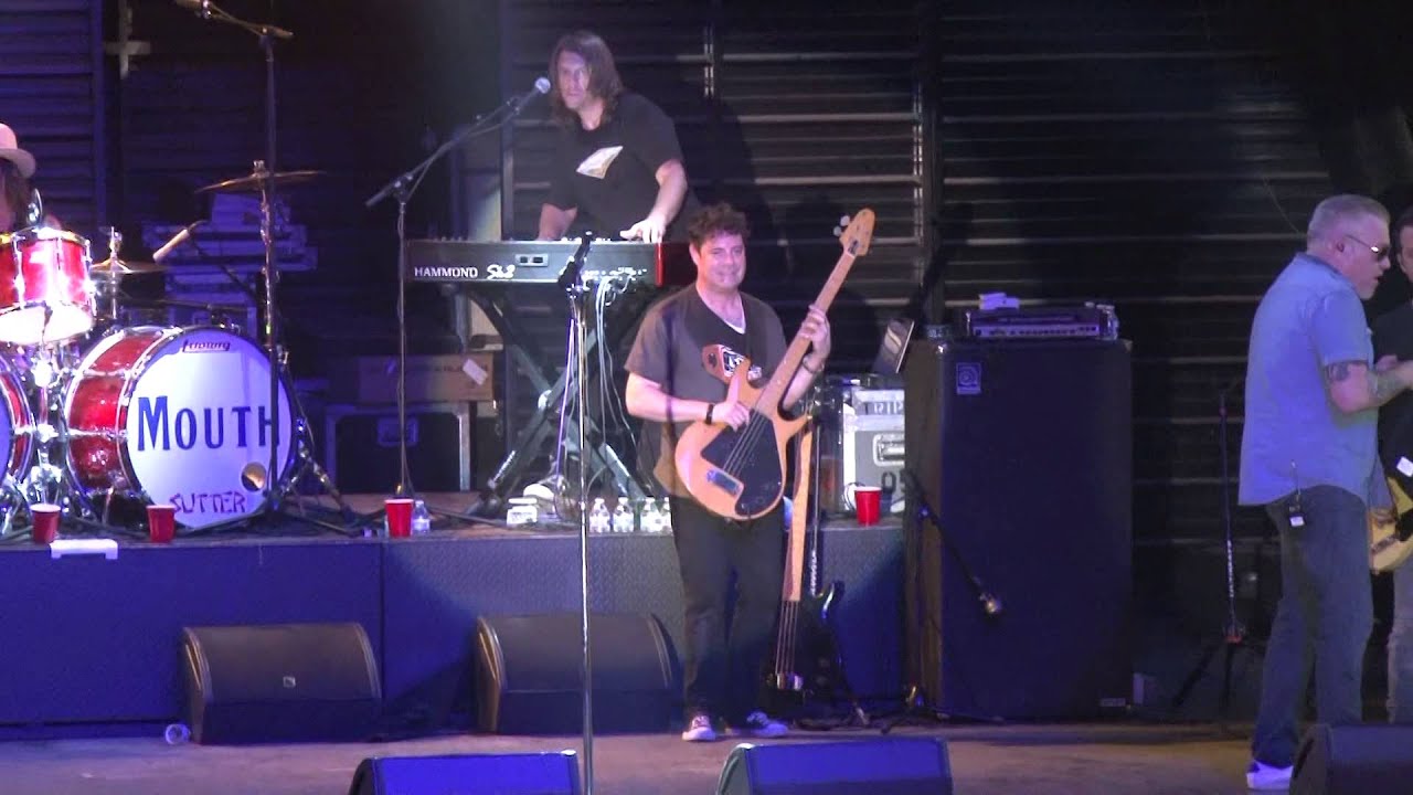 Smash Mouth Performs 