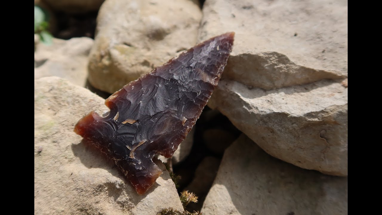 Flintknapping a Lookingbill point from Knife River Flint