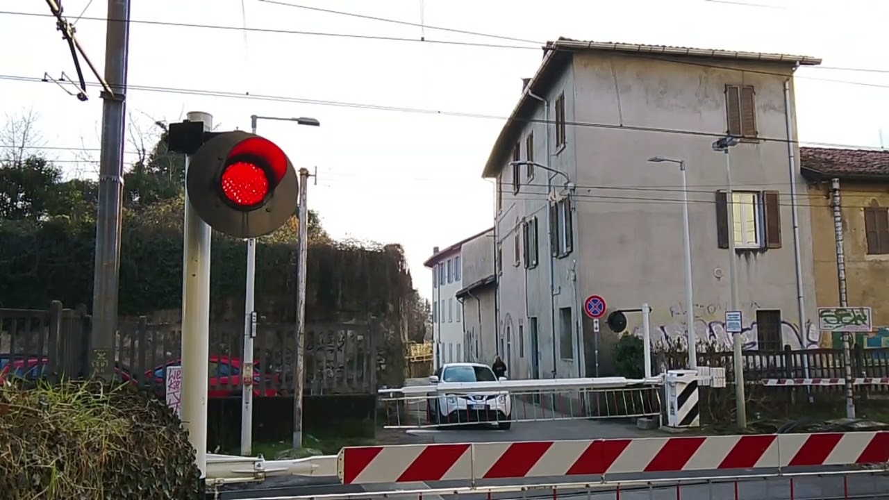 30/01/26 passaggio a livello level crossing Varese Italia italy 