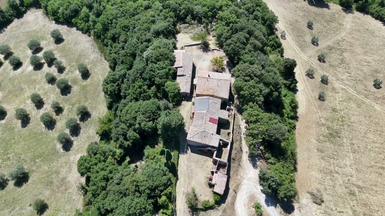 Tra San Gimignano e Volterra, azienda agricola con 34 Ha di terreno.