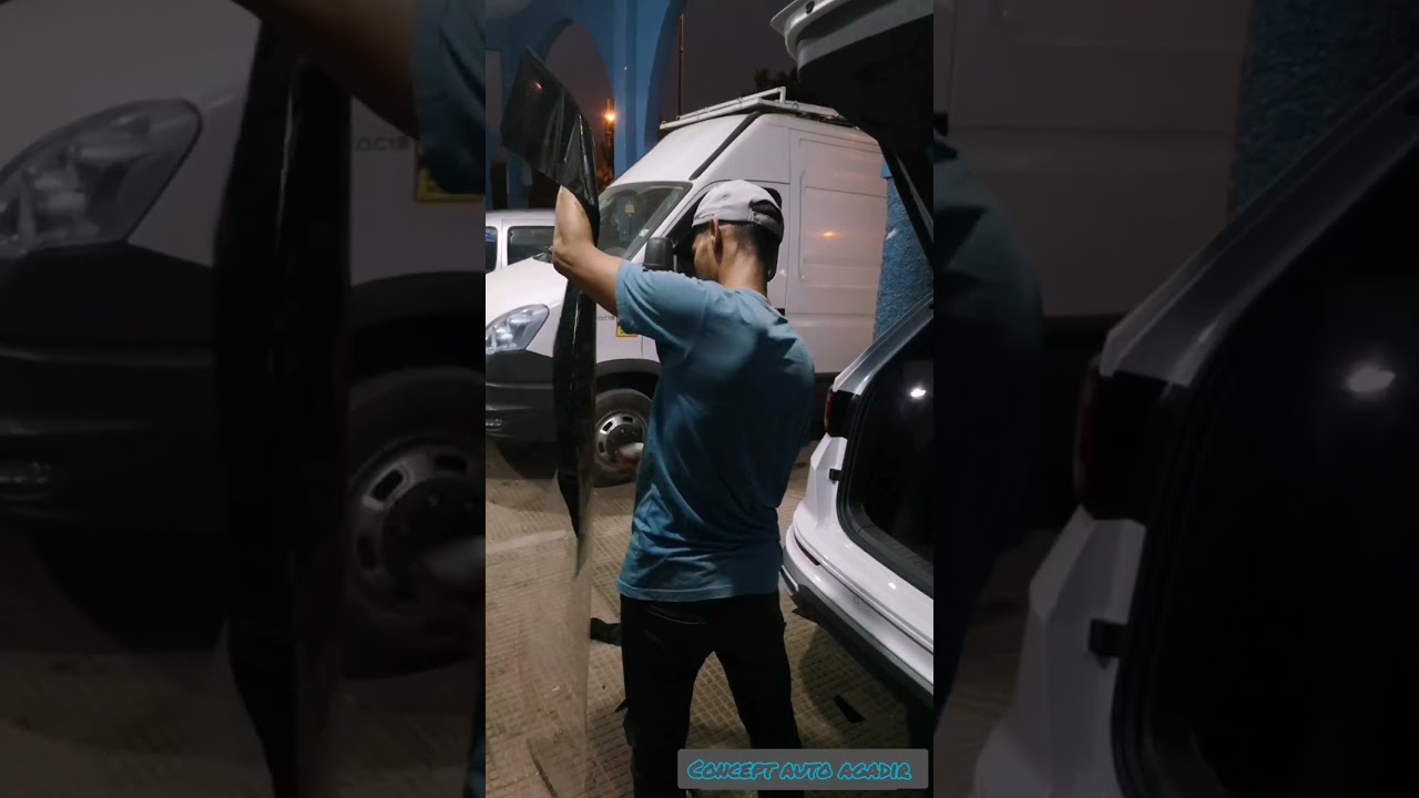 Installing window protector in seat ATECA