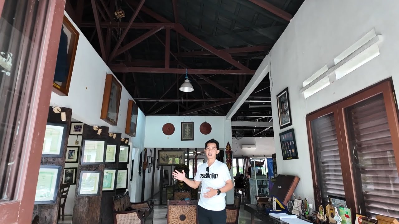 GALLERY & RESTO RUMAH TJILIK RIWUT DI KOTA PALANGKARAYA, PROVINSI KALIMANTAN TENGAH
