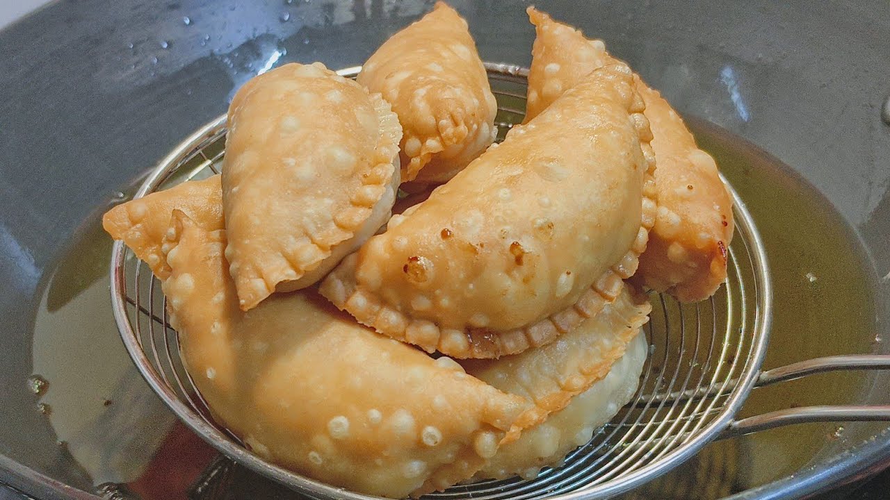Market जैसी मावा गुजिया घर पर | Holi Special Khasta Gujiya Recipe | Mawa Gujiya Recipe