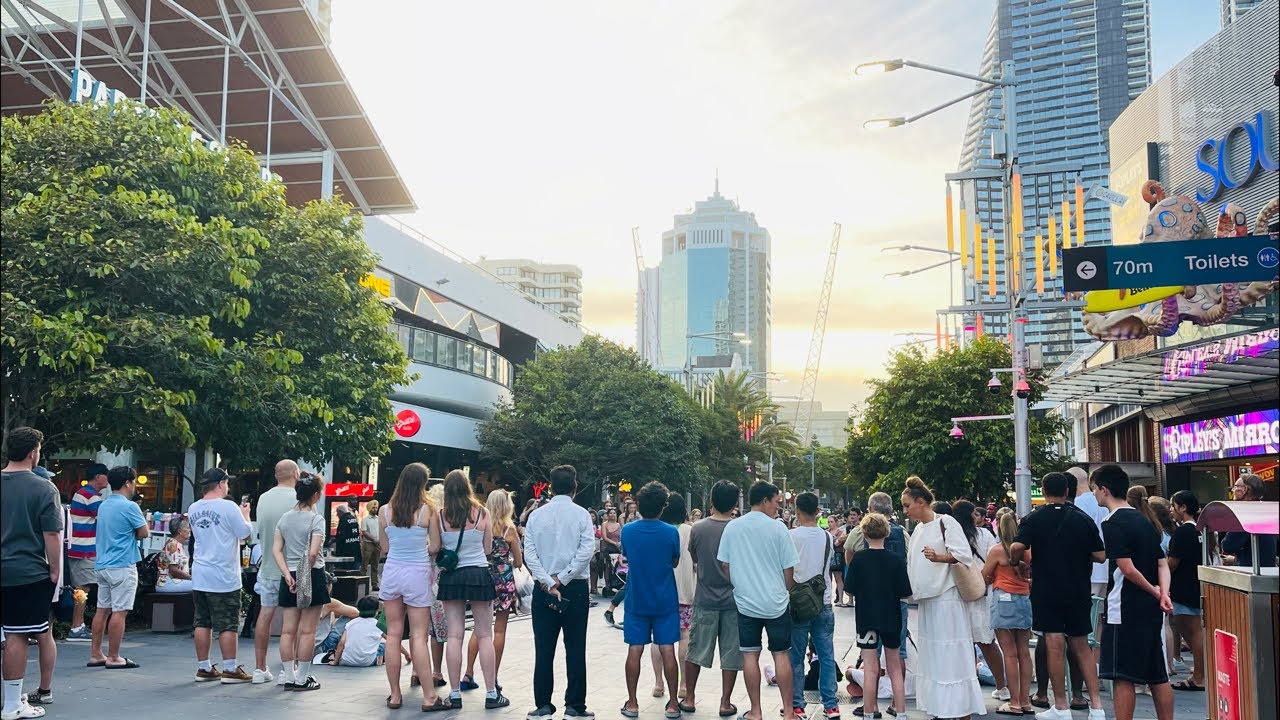 🇦🇺Main Cavill avenue street in surfers paradise, goldcoast, Australia 🇦🇺