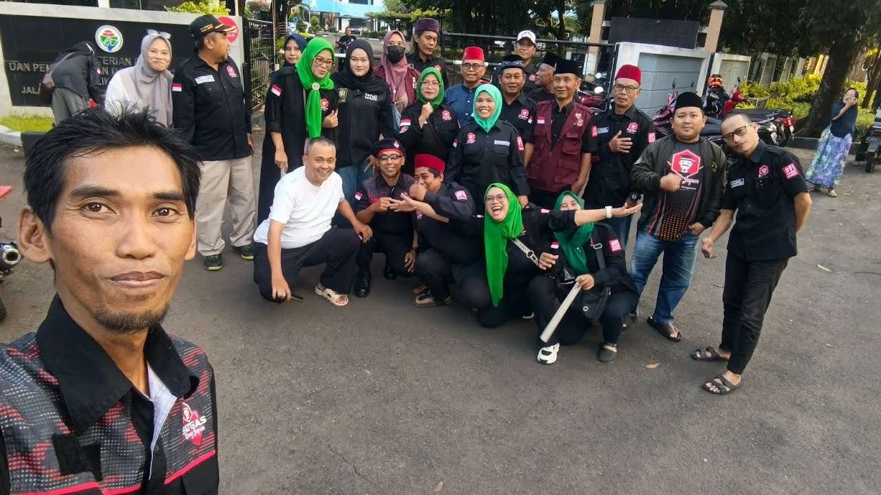 Bagi - bagi Takjil Bang Japar Pasar Rebo