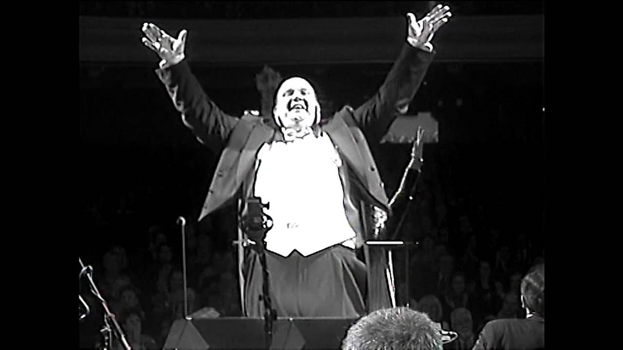 The dancing (and singing) conductor #2