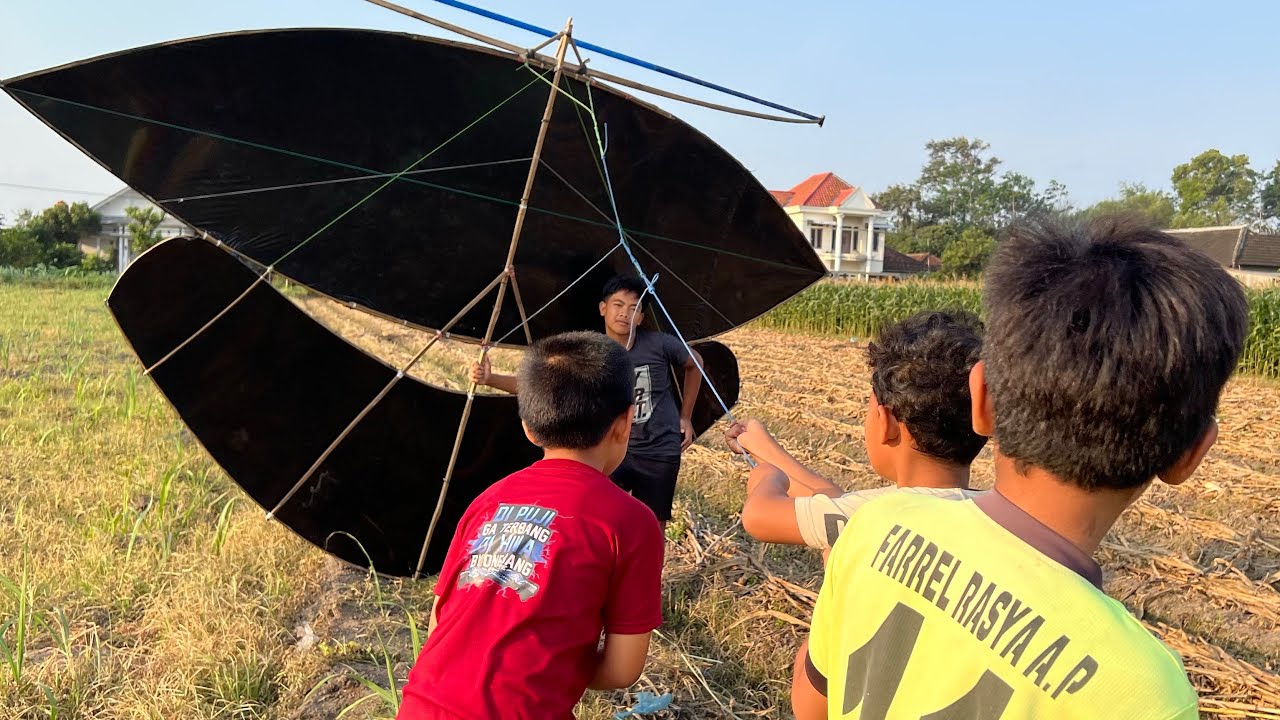 RESTORASI LAYANGAN WAU PEMALAS BIG SIZE JADI LAYANGAN LENTO LANGSUNG TERBANGKAN BARENG BOCIL FATAN