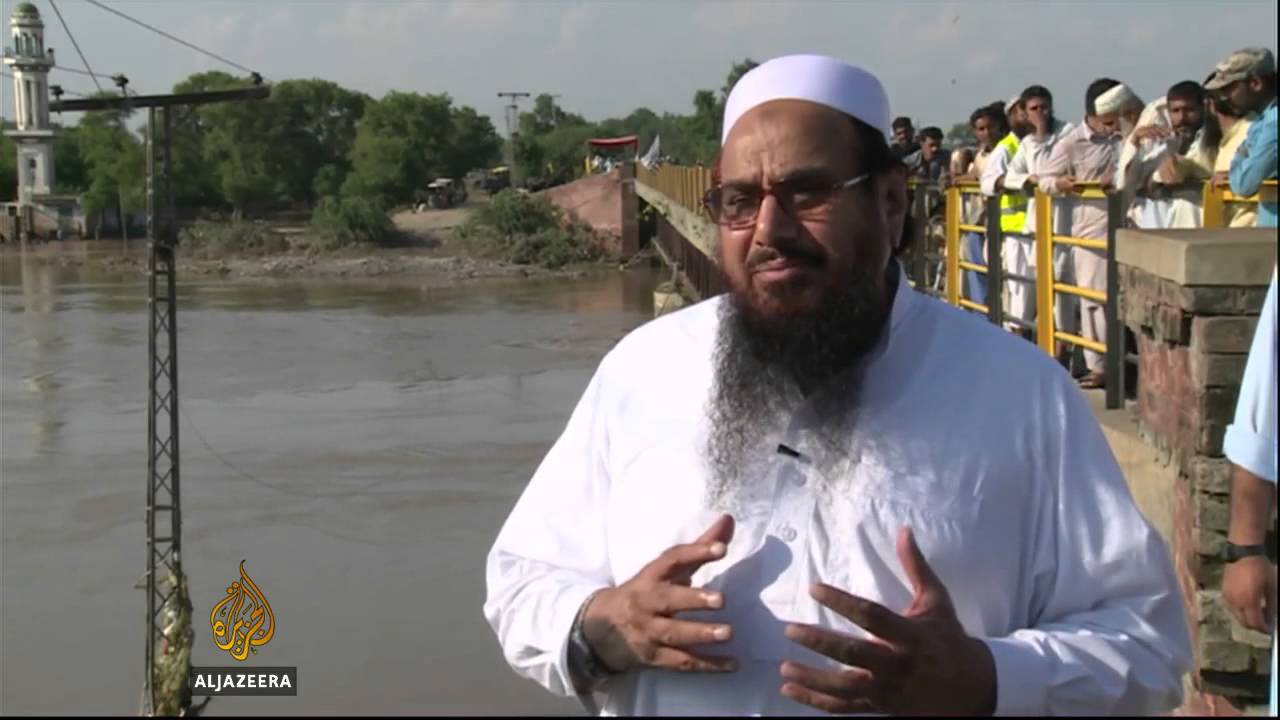 'Fugitive' Pakistani leads flood relief