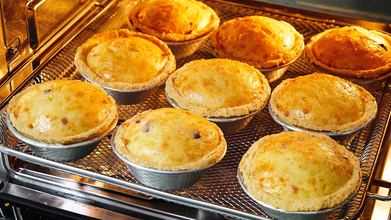 FAÇA UMA EMPADA MINEIRA DE QUEIJO COM BACON FÁCIL E QUE DERRETE NA BOCA