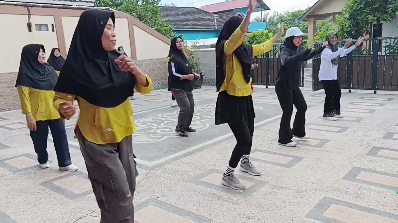 Mimpi malam ini,,,,,,,