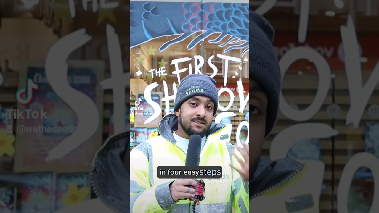 How to paint shopfront window art in 4 easy steps! 🎨🤯 #windowpainting