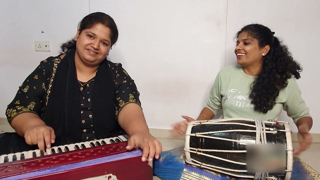 CHALAT MUSAFIR MOH LIYO RE ..... harmonium and dholak instrumental