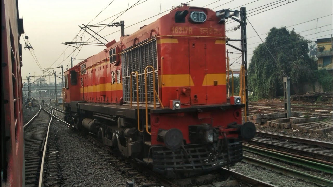 Mumbai Mail entering Howrah Junction | Howrah station entry