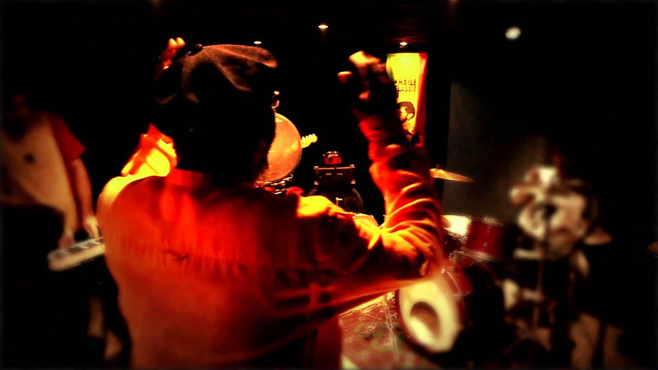 Lek Sen ft. Clinton Fearon - Maney [OFFICIAL VIDEO]