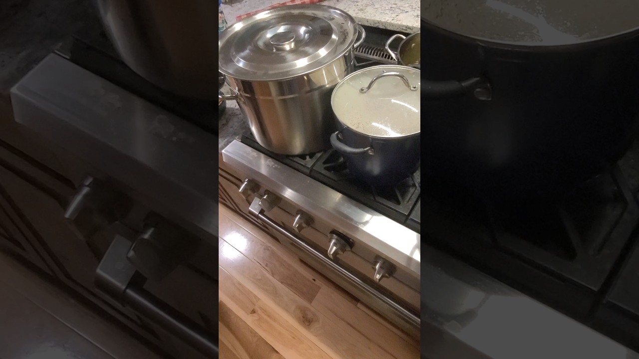 Making turkey bonebroth! 