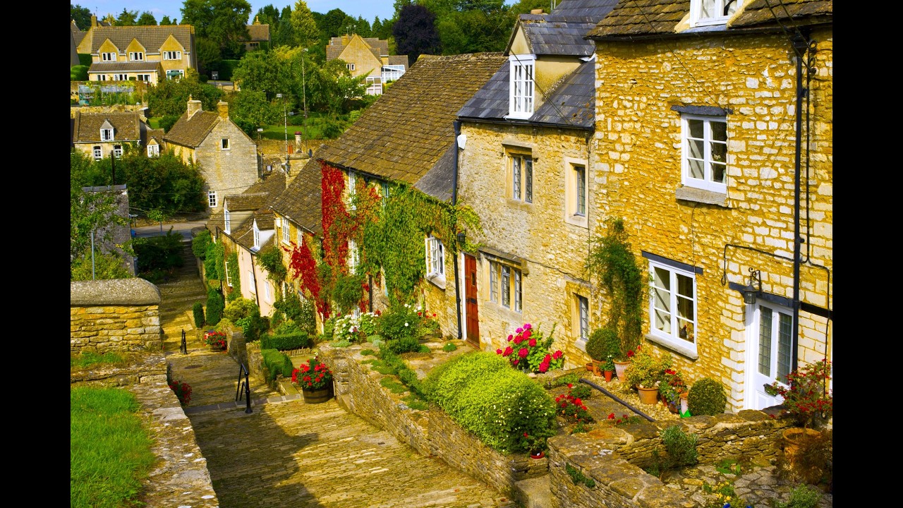 Beautiful and lively town in the South Cotswolds with local royalty