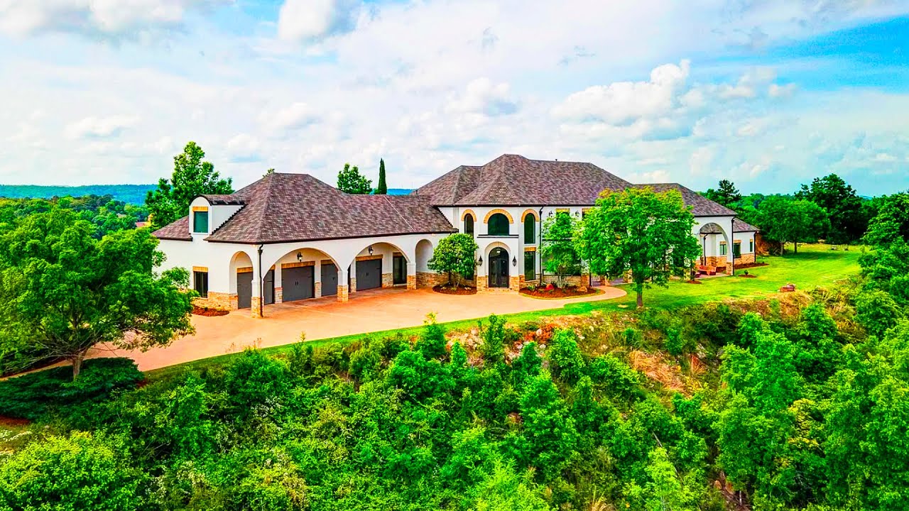 Two luxury mansions in Alabama worth $2,650,000 and $2,395,000.