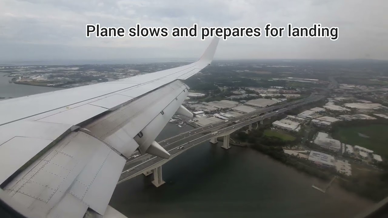 Airplane landing, wing retraction and spoiler airbrakes.