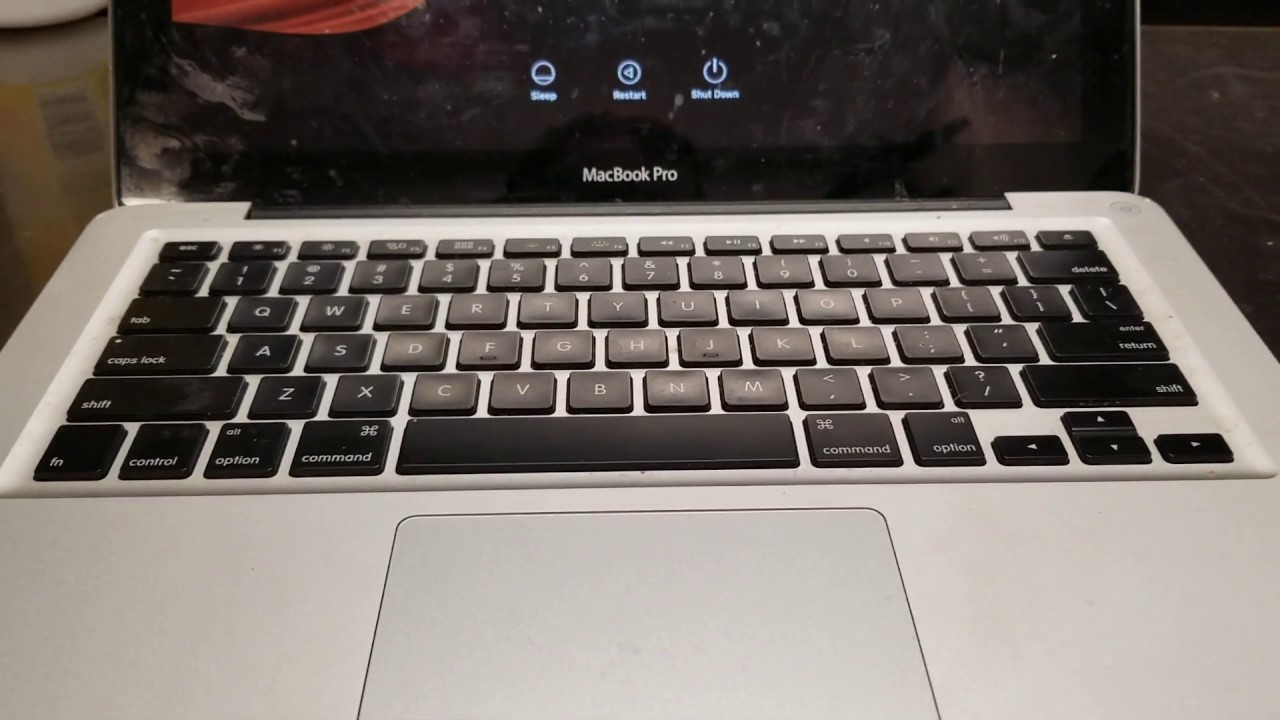 Apple Macbook Pro постоянно перезагружается, ходит по кругу и не загружает ОС.