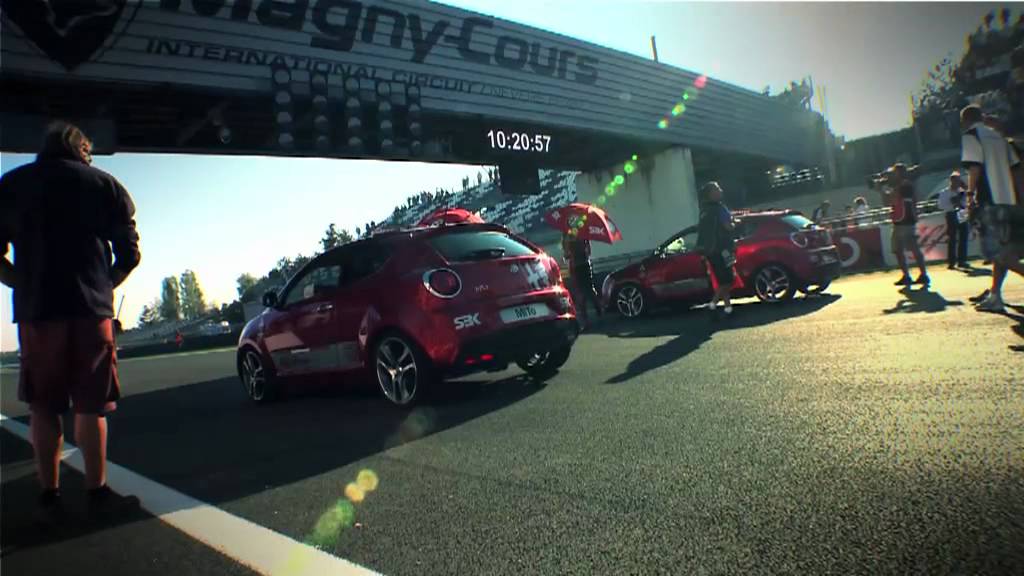 Autosital - Face à face Alfa Romeo MiTo Quadrifoglio Verde SBK - Yamaha R1 à Magny-cours