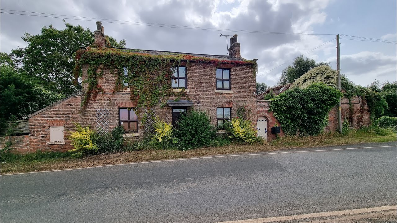 A COMPLETELY FULL ABANDONED FARMHOUSE AND VEHICLE WORKSHOP!!!