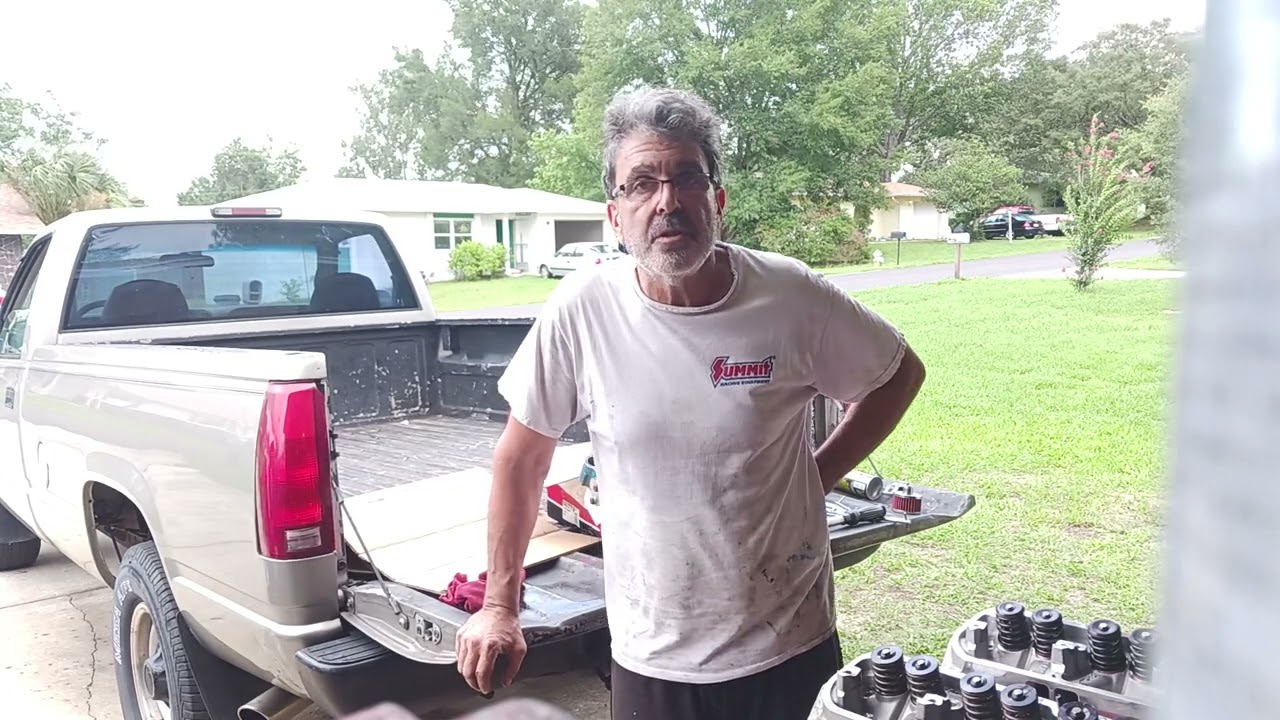 Edelbrock Vs Speedmaster Aluminum Small Block Mopar Heads!   See for yourself.....