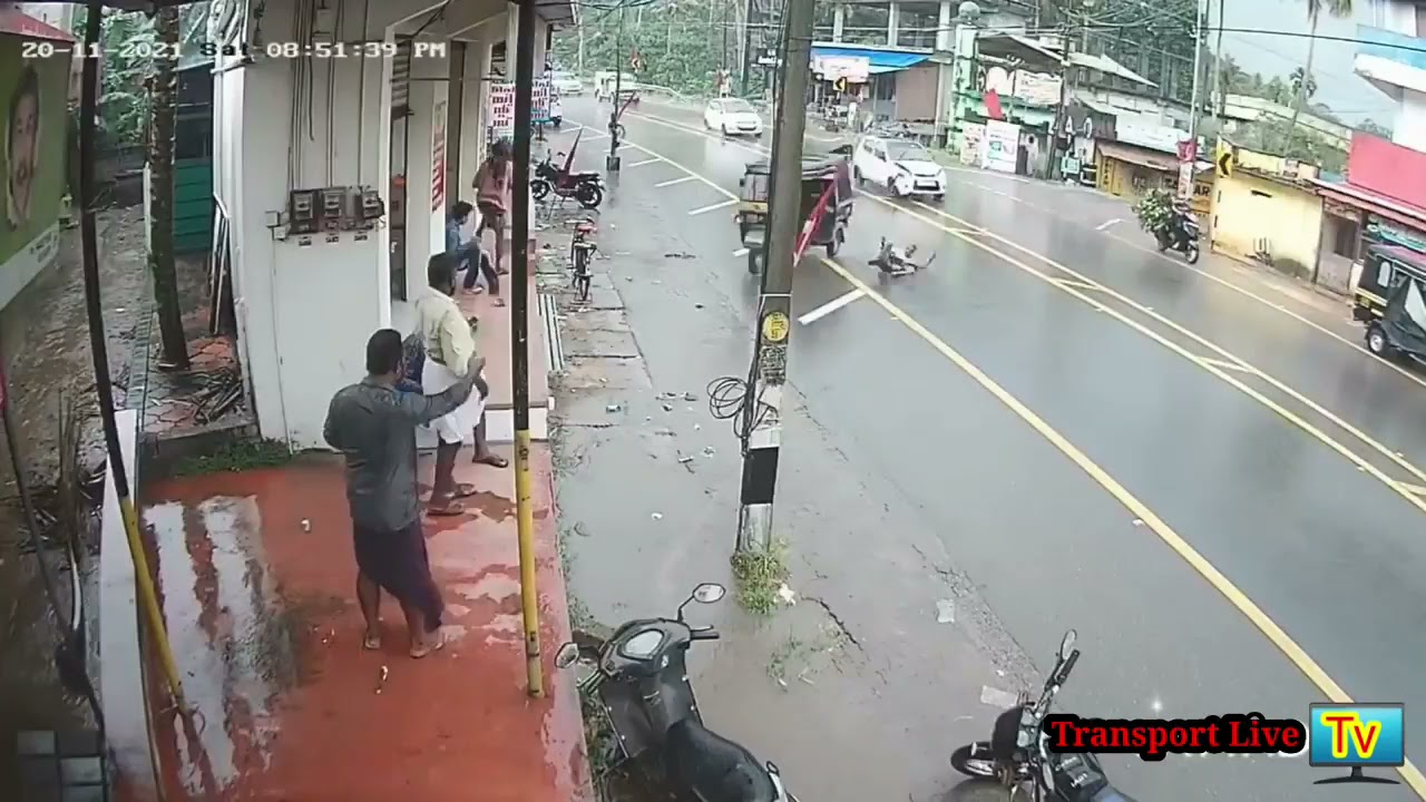 Indian 🛺auto rickshaw aur🤦 man accident || Transport Live Tv